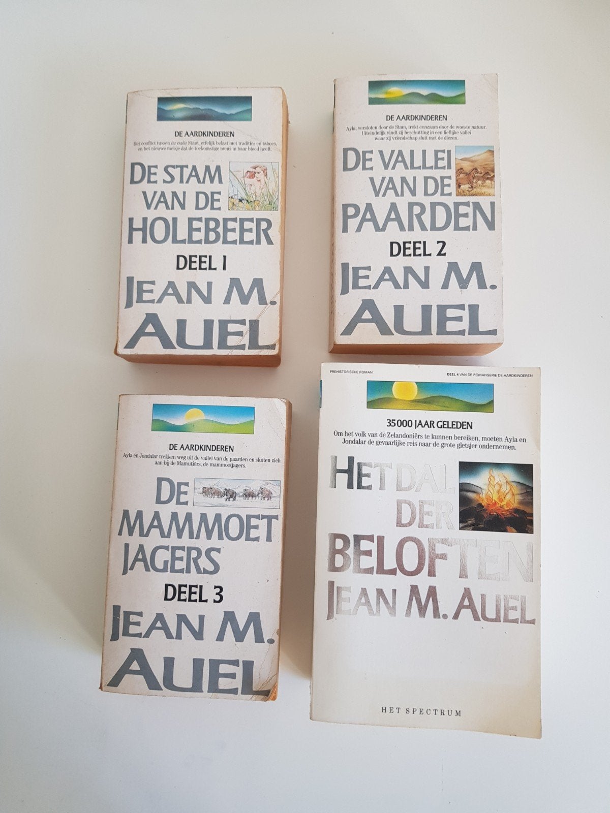 De Aardkinderen serie - Jean M. Auel (Deel 1, 2, 3 en 4), Boeken, Verzenden, Gelezen, Jean M. Auel