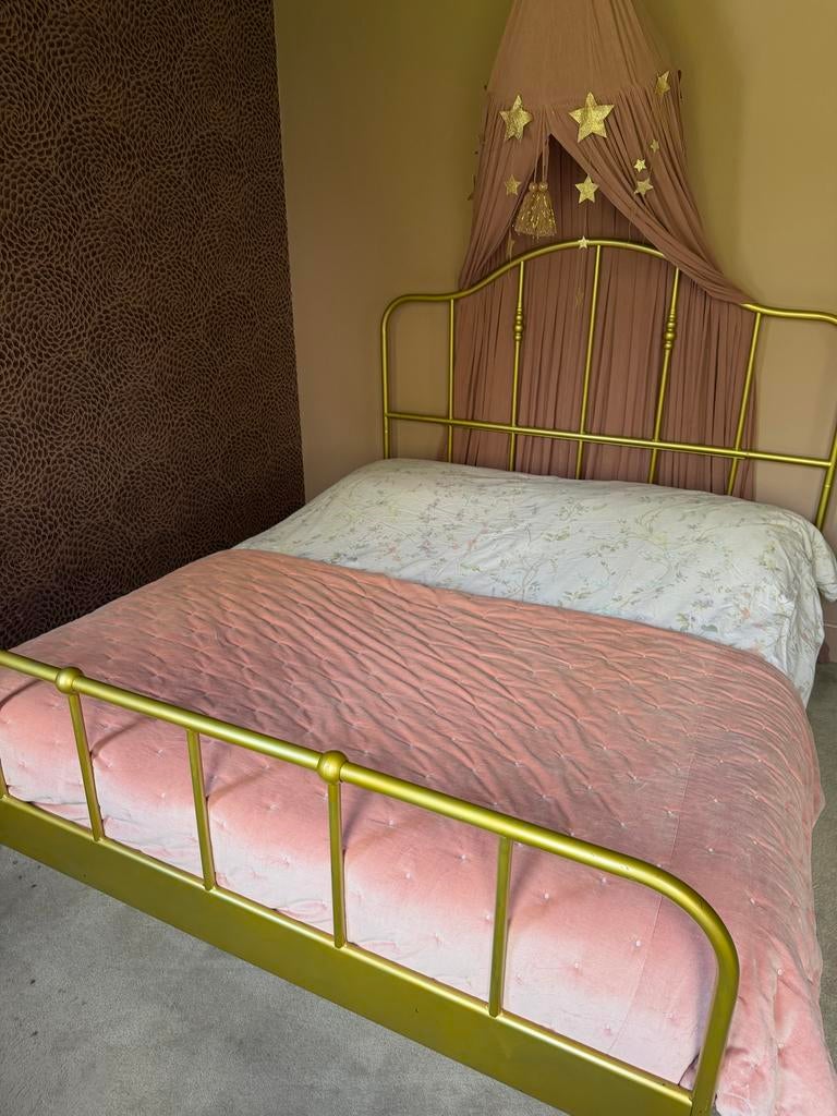 Stijlvol IKEA Stalen Bed Goud 160x200 met Matras, Gebruikt, Overige kleuren, Tweepersoons, Ophalen of Verzenden
