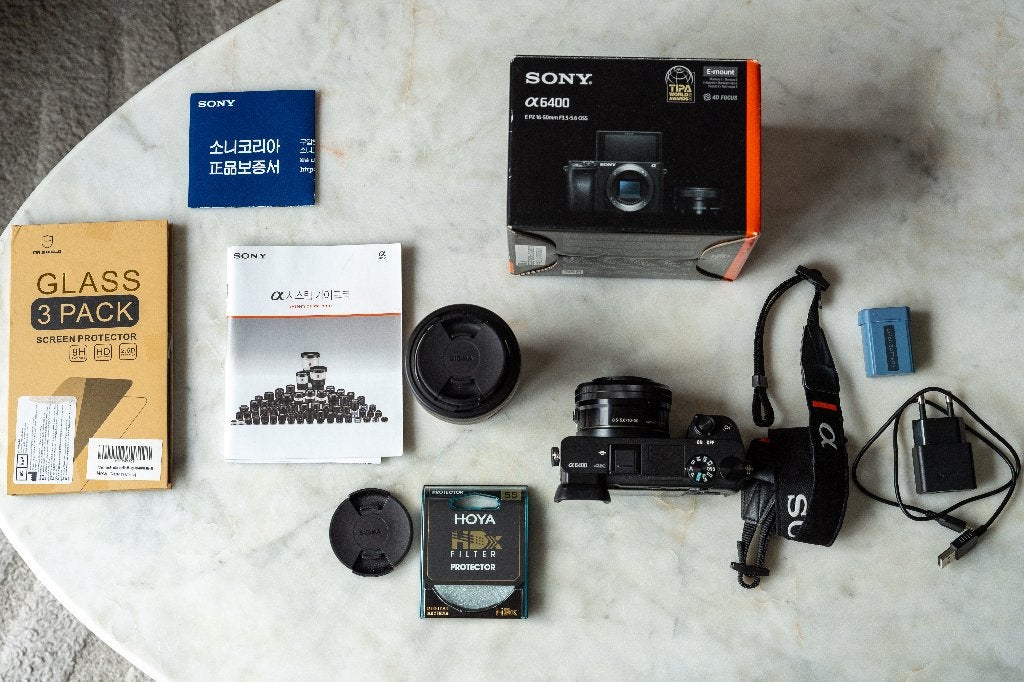 Sony A6400 + Sony 16-50mm + Sigma 18-50mm f/2.8 complete set, Ophalen, Zo goed als nieuw, Sony, Systeemcamera