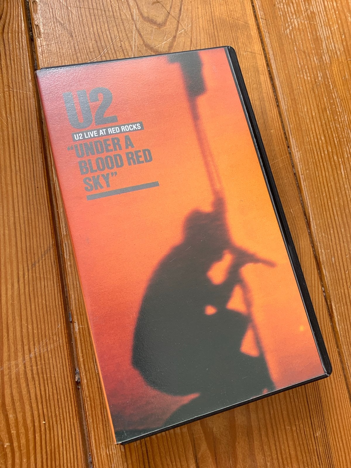 U2 Live At Red Rocks "Under A Blood Red Sky" VHS, Muziek, Alle leeftijden, Ophalen of Verzenden, VHS