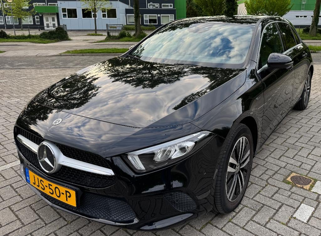 Mercedes-Benz A 250 e AMG | Leder | Plug-in | 218pk | 2020, 4 cilinders, Zwart, Bedrijf, 1600 kg