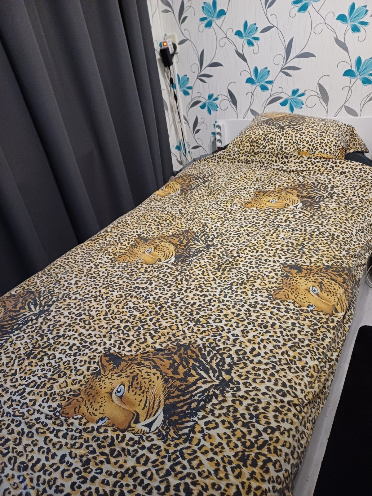 Bed met grote diepe lades en electrische lattenbodeml, Ophalen, Zo goed als nieuw, Lattenbodem