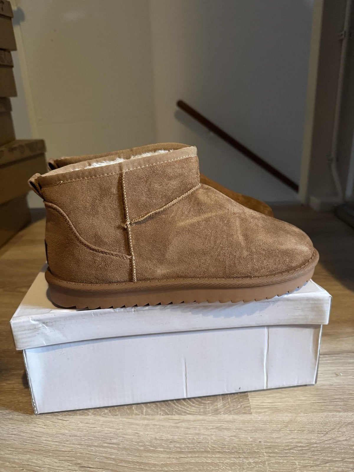 Comfortabele Uggs Laarzen - Diverse Kleuren, Beige, Lage of Enkellaarzen, Nieuw, Ophalen of Verzenden