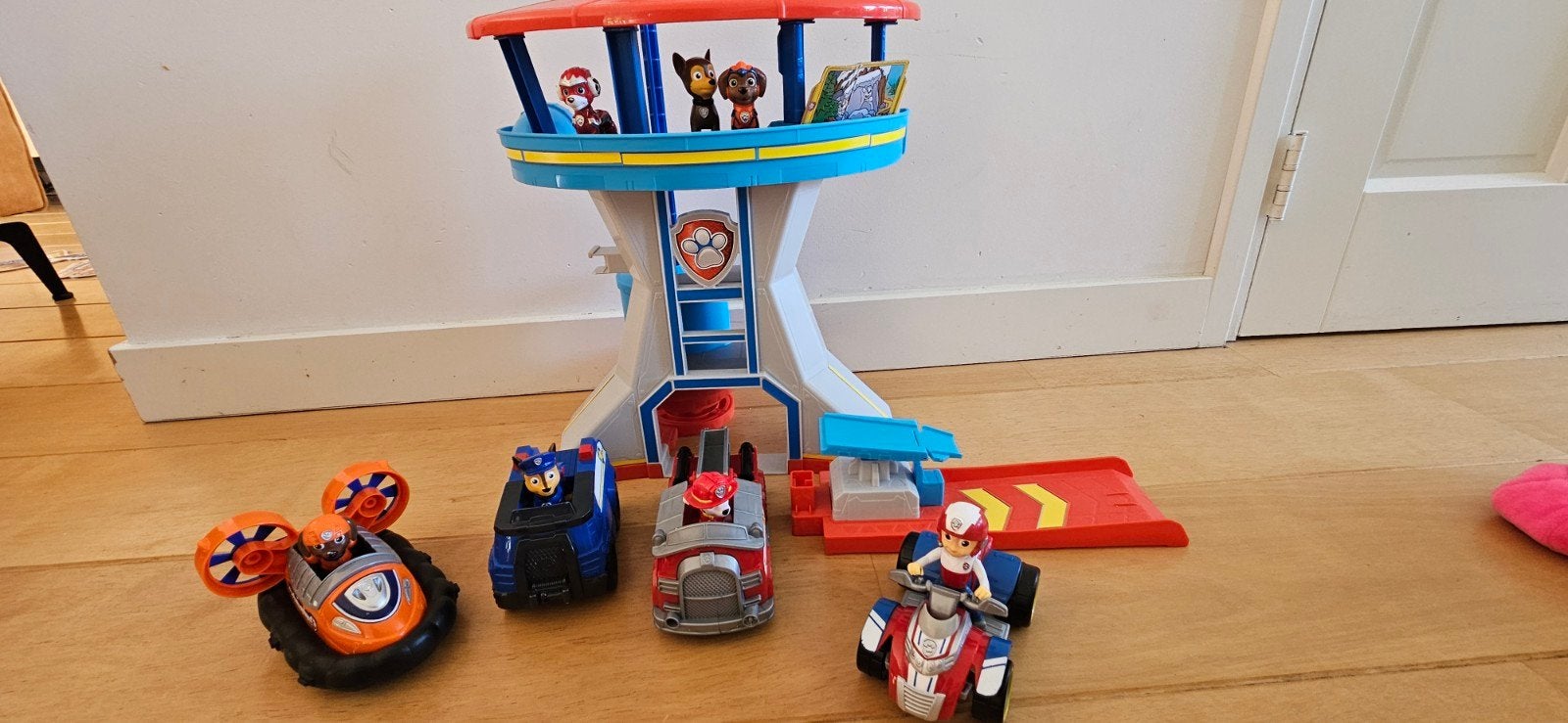 Paw Patrol Uitkijktoren met Voertuigen en Figuren, Ophalen, Gebruikt, Jongen of Meisje