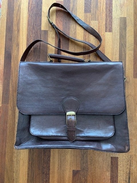 (bruin) echt lederen schoudertas met batik binnenvoering, Sieraden, Tassen en Uiterlijk, Tassen | Schoudertassen, Ophalen of Verzenden