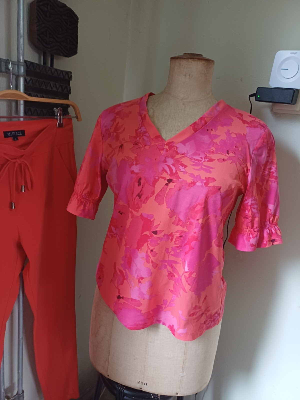 Prachtige Mi Piace travelstof set: oranje roze broek en top, Maat 38/40 (M), Mi Piace, Oranje, Ophalen of Verzenden