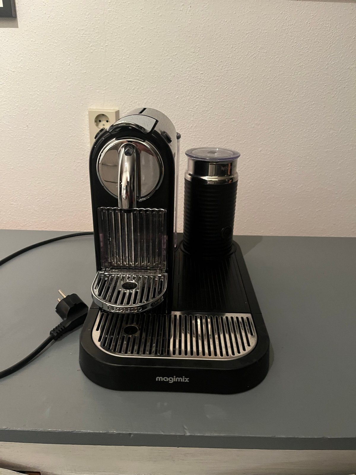 Nespresso koffiemachine met melkopschuimer, Ophalen, Koffiemachine, Zo goed als nieuw, 1 kopje