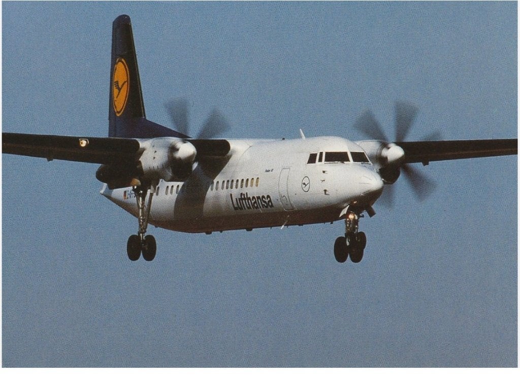 Lufthansa Fokker 50 ansichtkaart (airline issue), Ophalen of Verzenden, Zo goed als nieuw, Kaart, Foto of Prent