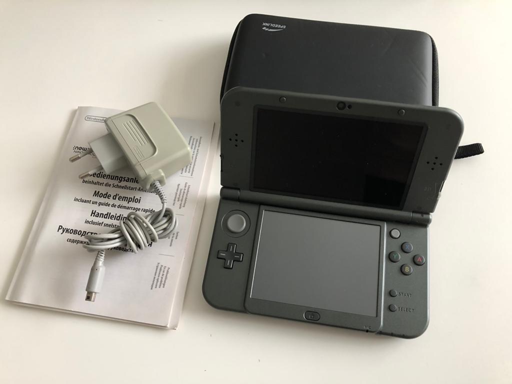 New Nintendo 3DS XL Grijs met hoes en oplader, Spelcomputers en Games, Spelcomputers | Nintendo 2DS en 3DS, Gebruikt, Zwart, 3DS XL
