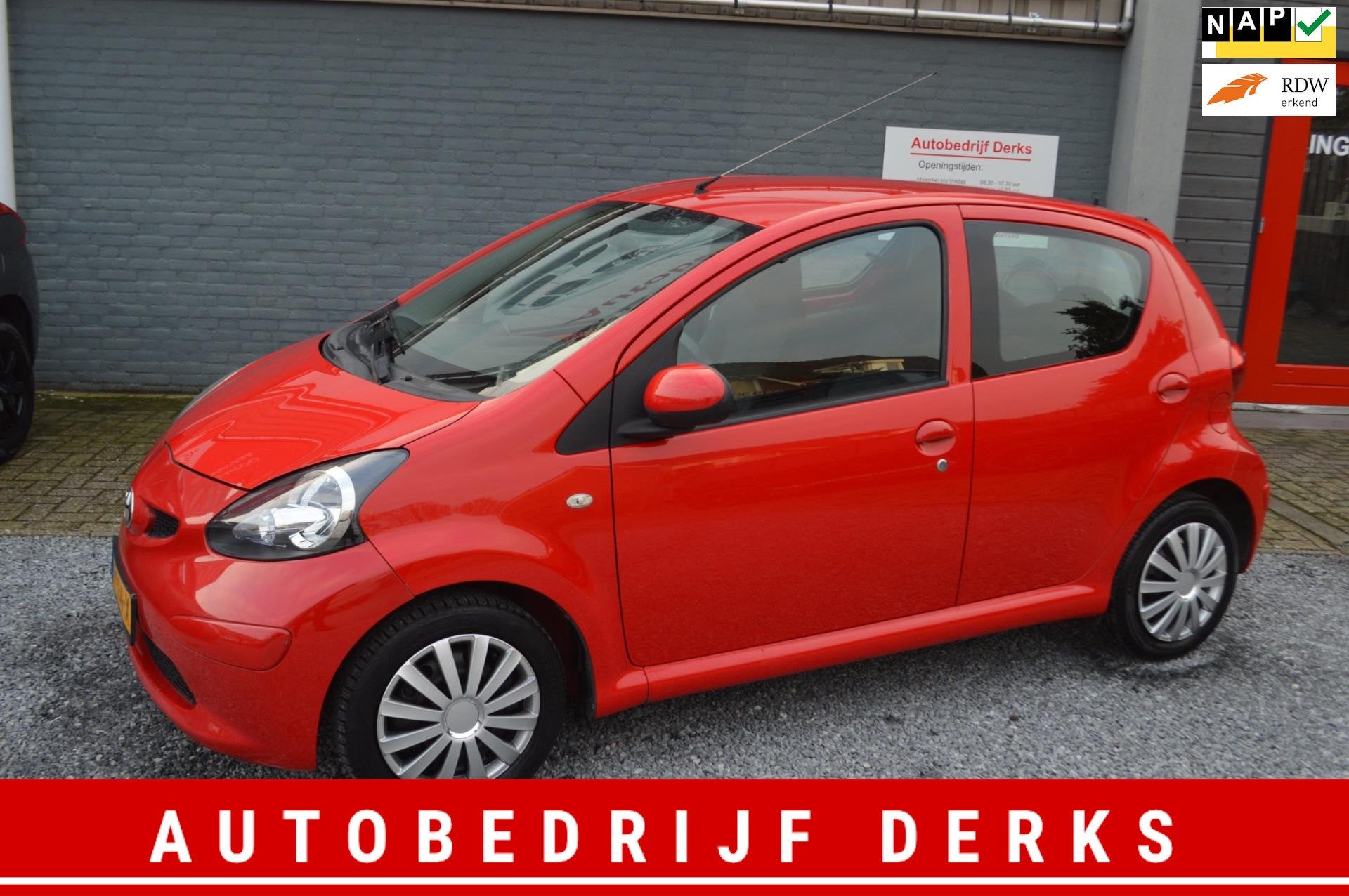 Toyota Aygo 1.0-12V Airco 5Drs Stuurbekrachtiging Jaar Garan, Auto's, Voorwielaandrijving, Stof, Gebruikt, 4 stoelen