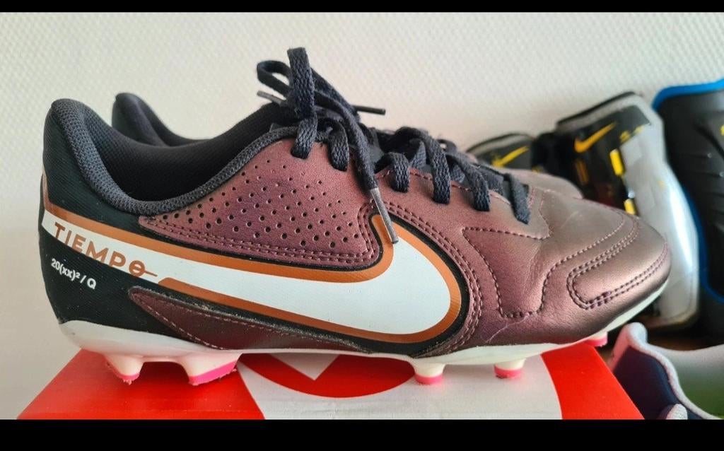 Voetbalschoenen voor jongen of meisje, Ophalen of Verzenden, Zo goed als nieuw, Schoenen