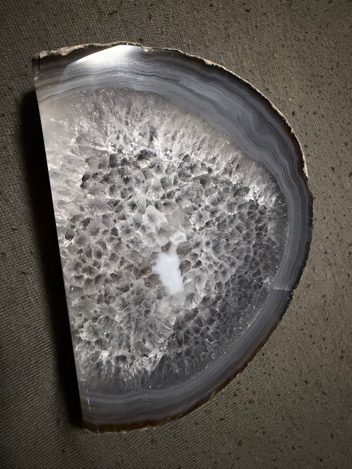 Prachtige Agate Geode Plak - Decoratief Stuk, Sieraden, Tassen en Uiterlijk, Ophalen of Verzenden, Gebruikt