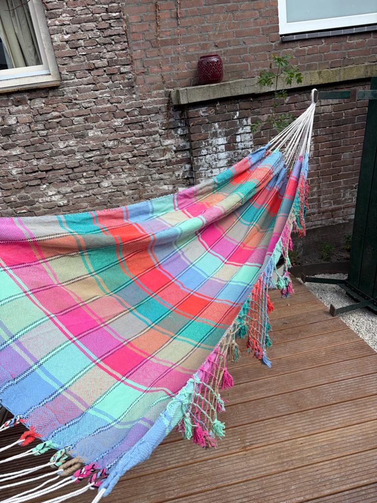 Kleurrijke hangmat met standaard, Ophalen, Binnen, Meerpersoons, Zo goed als nieuw
