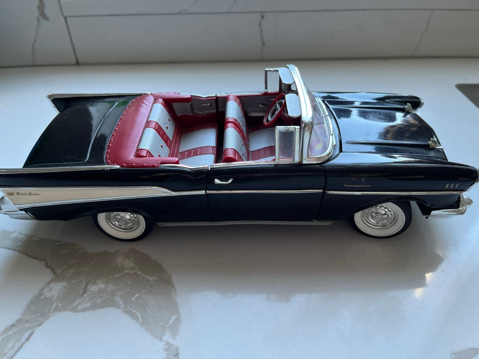 Cadillac 1957 schaalmodel 1:18 - Typenummer 0932 HC, Hobby en Vrije tijd, Ophalen of Verzenden, Gebruikt, Auto, Overige merken
