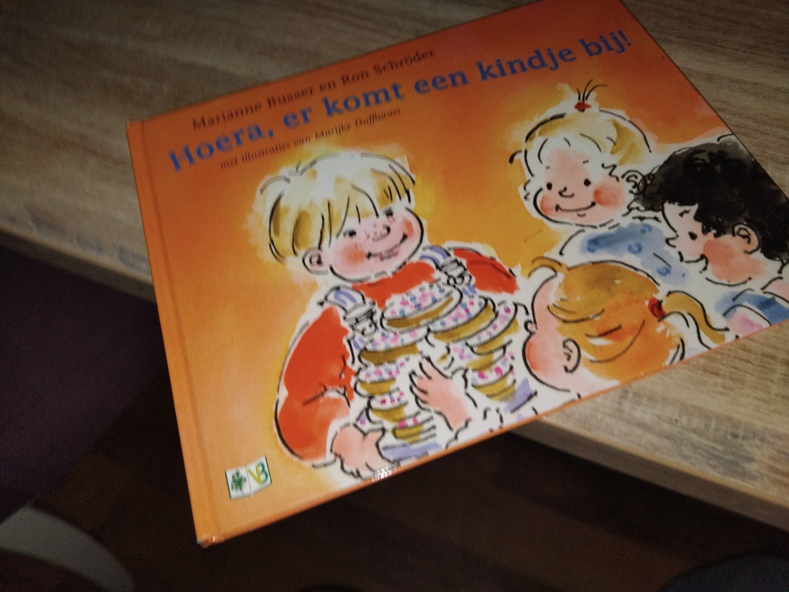 Marianne Busser - Hoera er komt een kindje bij, Ophalen, Zo goed als nieuw, Marianne Busser; Ron Schröder
