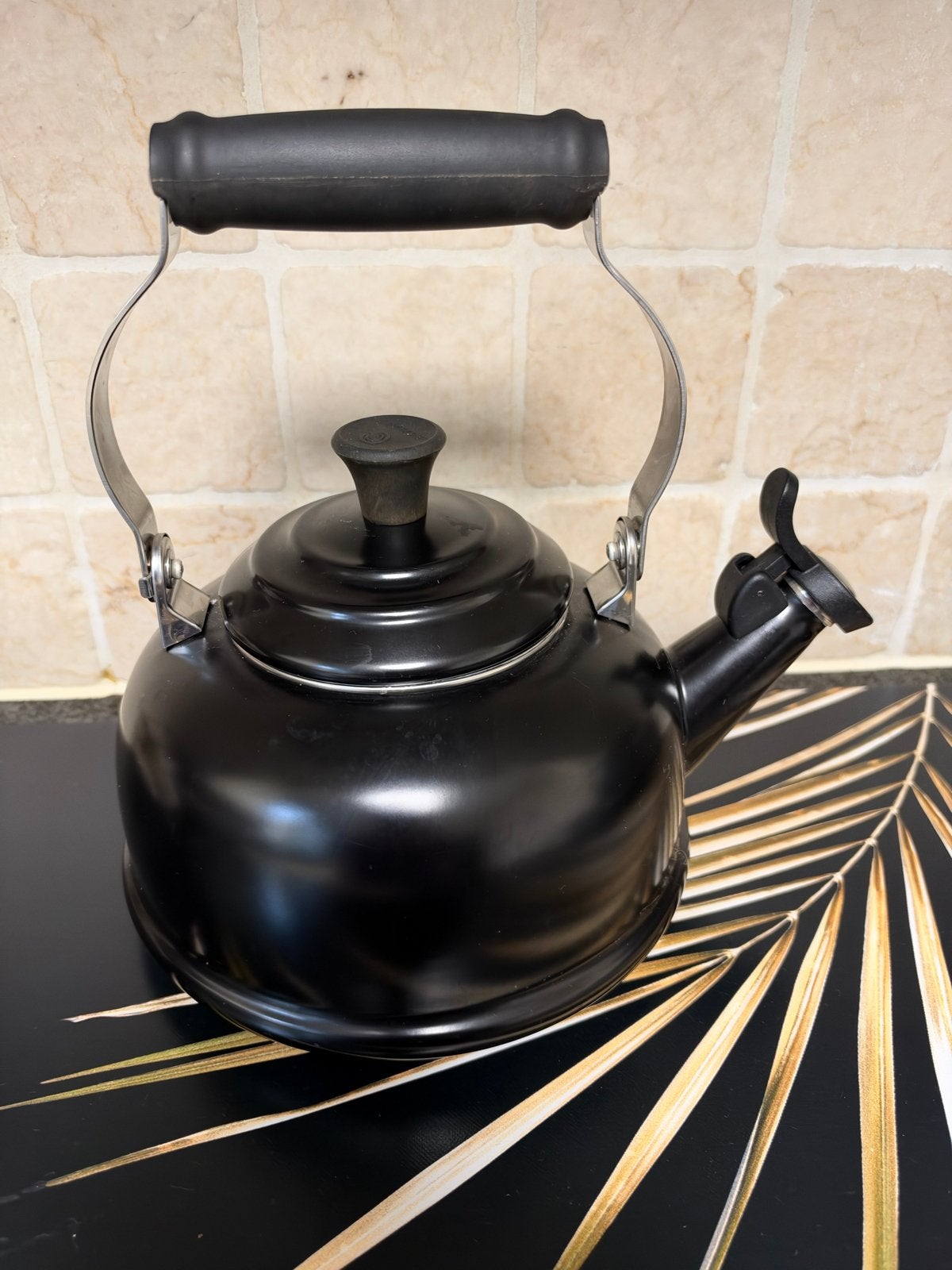 Le Creuset fluitketel 1.6L zwart, Gebruikt, Ophalen of Verzenden, Zwart, Metaal