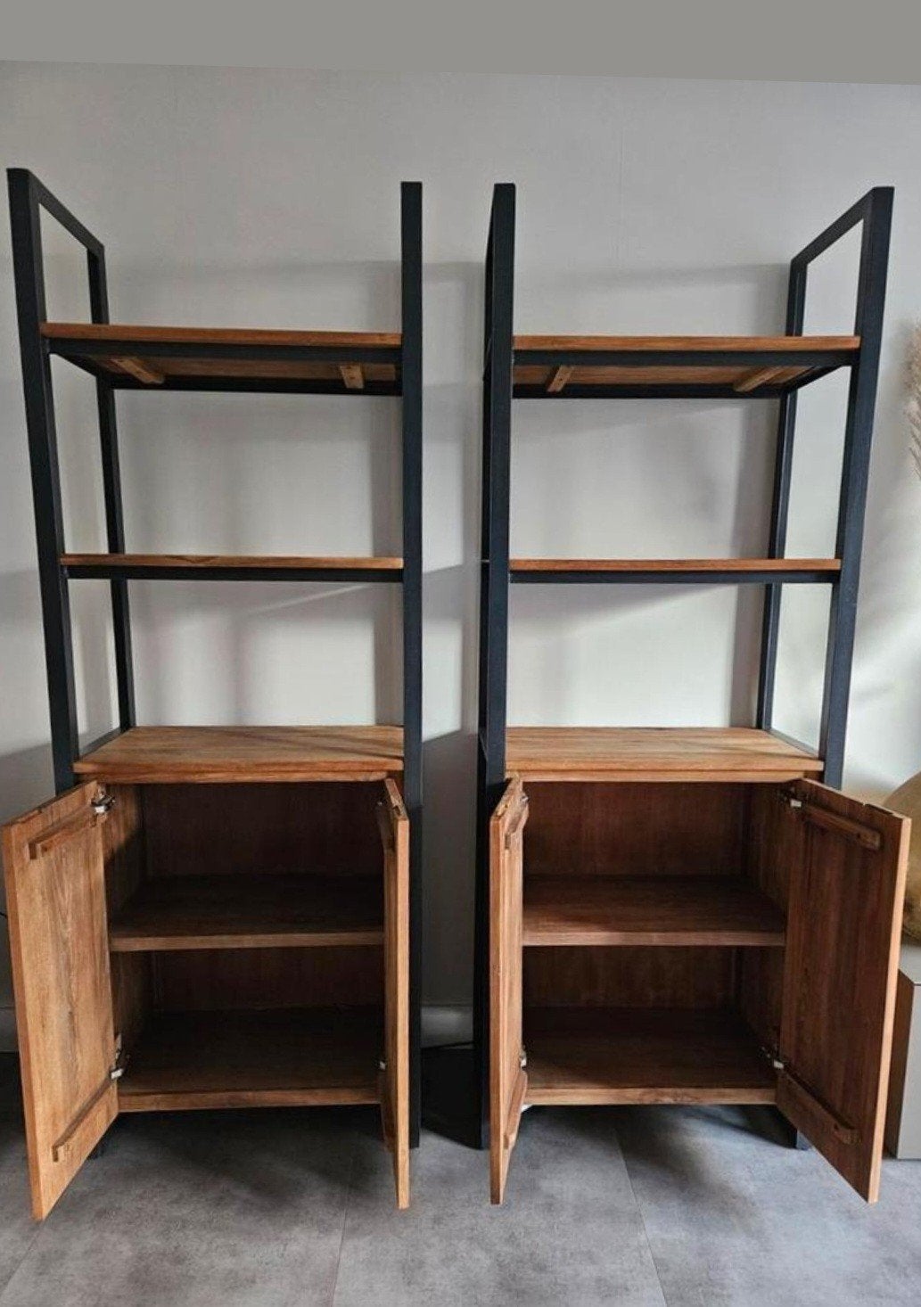 3x d-Bodhi Fendy kasten teakhout met zwart staal, Ophalen, Zo goed als nieuw, Teakhout, Met deur(en)