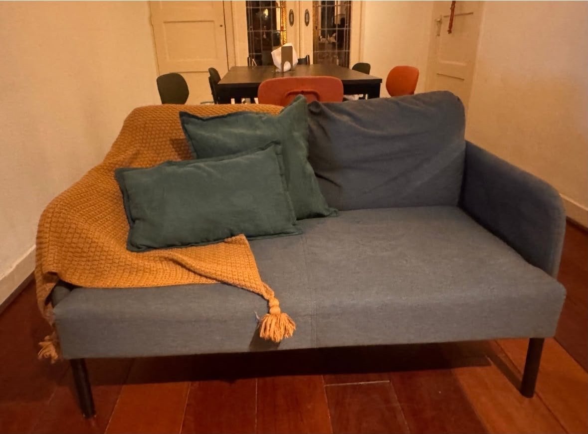 Comfortabele tweepersoonsbank - Grijs met kussens, Ophalen, Gebruikt, 150 tot 200 cm, Tweepersoons