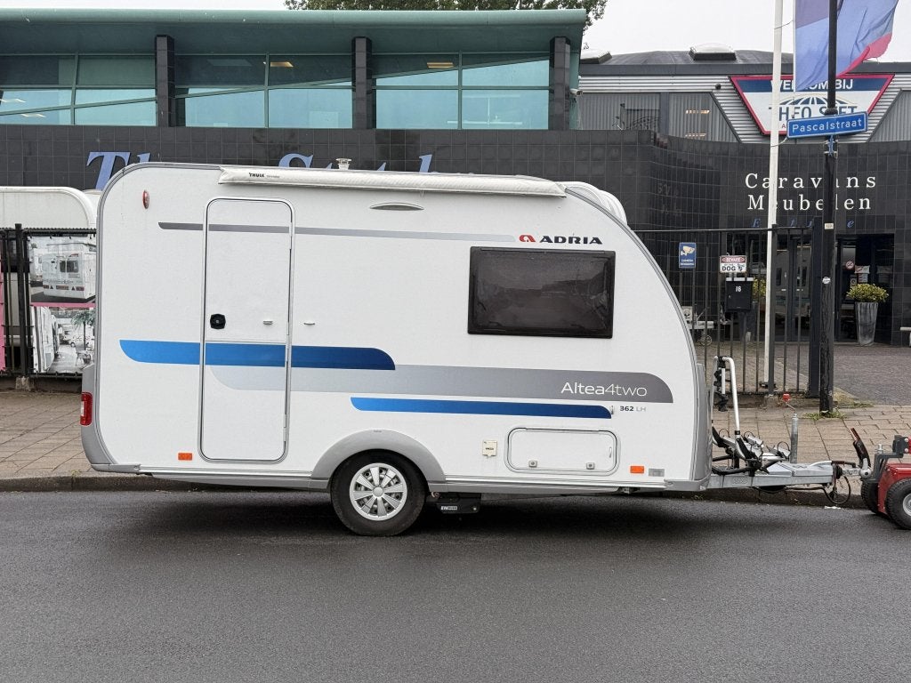 Adria Altea4two 362 LH lichtgewicht, met mover en luifel!, Caravans en Kamperen, Caravans, Tot en met 2, Bedrijf, Adria, Overige typen