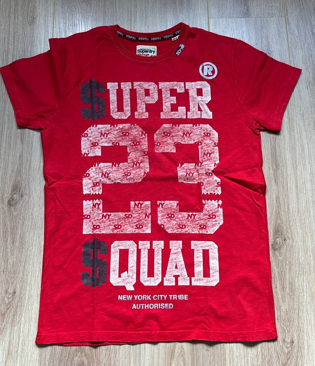 T-shirt Superdry mt M zgan rood, Ophalen of Verzenden, Zo goed als nieuw, Maat 48/50 (M), Rood