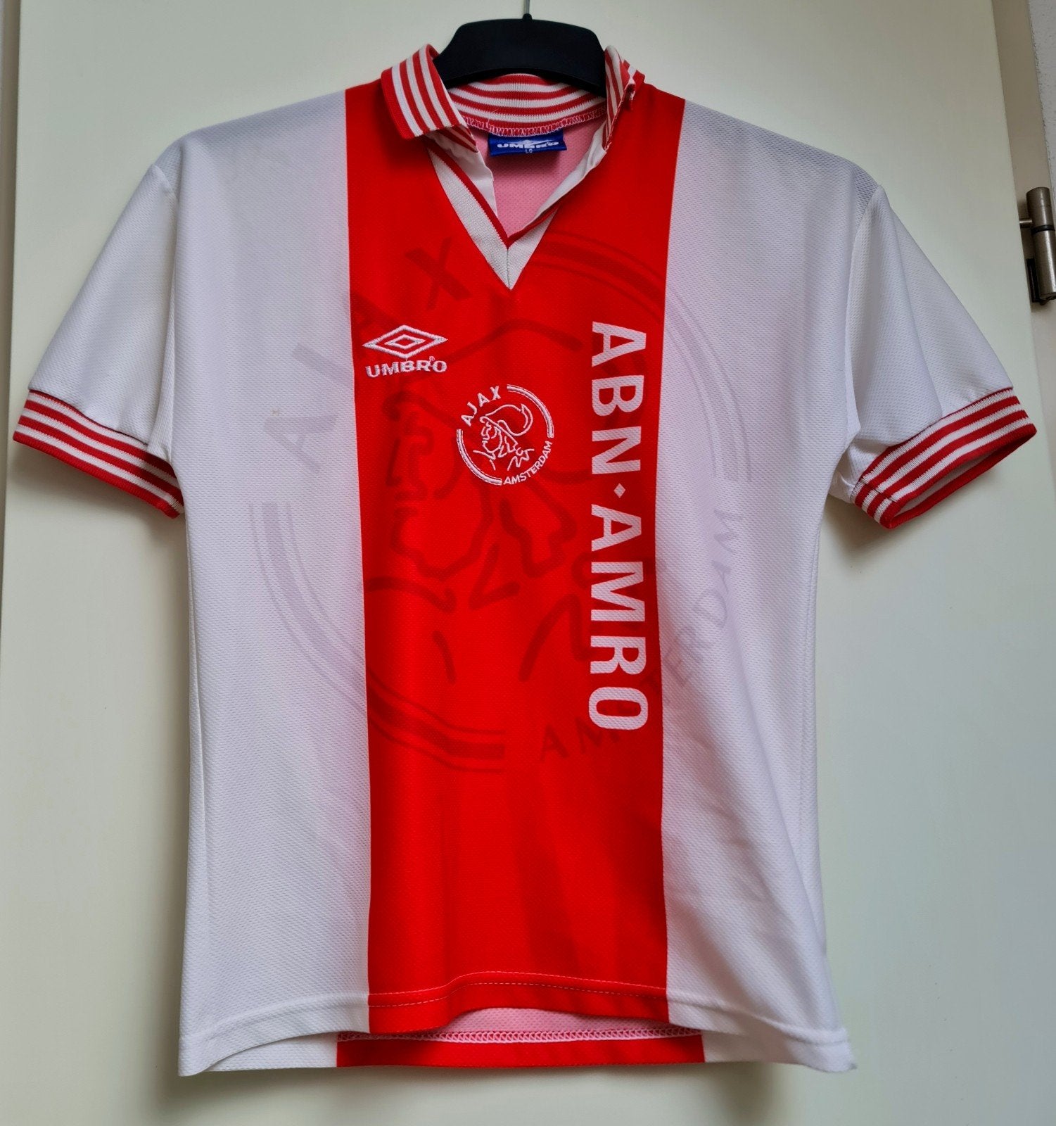 Ajax junior shirt maat 164 UMBRO seizoen 1995/1996 zeldzaam, Verzamelen, Sportartikelen en Voetbal, Ophalen, Gebruikt, Ajax, Shirt