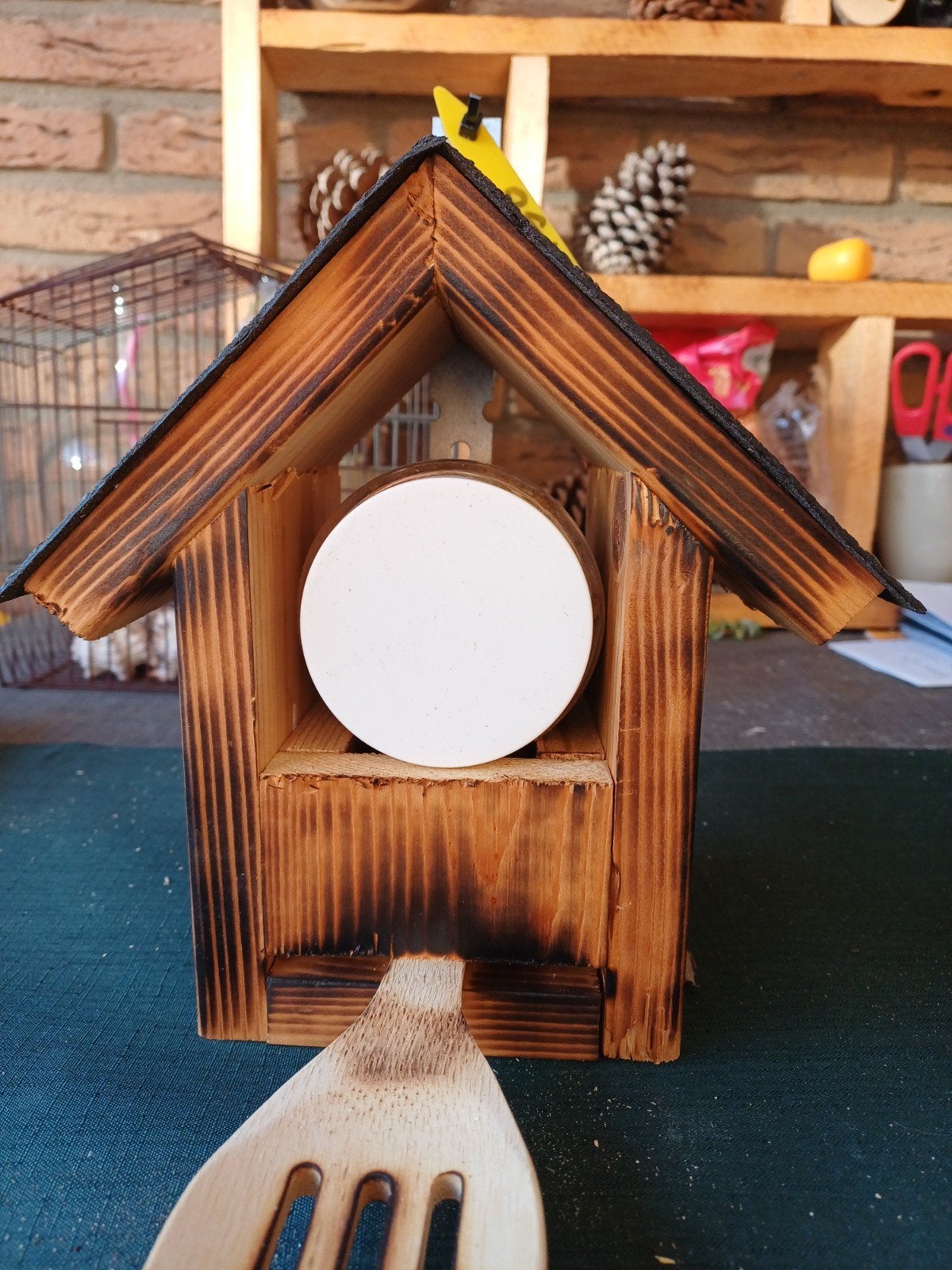 Pindakaas vogel voeder huisje., Ophalen