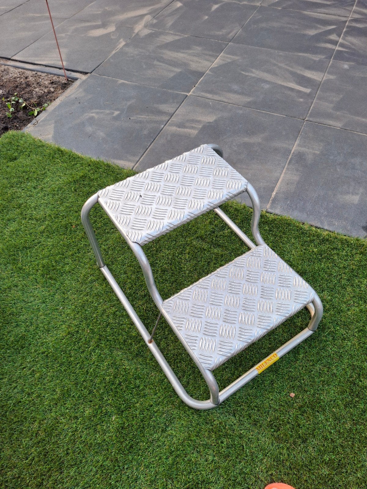 Milenco aluminium twee treeds trapje, Caravans en Kamperen, Kampeeraccessoires, Ophalen, Gebruikt