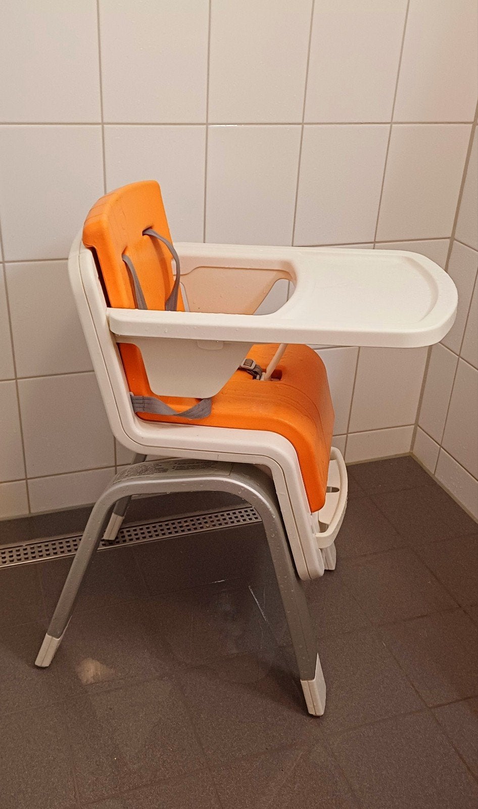 Nuna Zaaz kinderstoel, oranje, Ophalen, Zo goed als nieuw, Meegroeistoel, Afneembaar eetblad