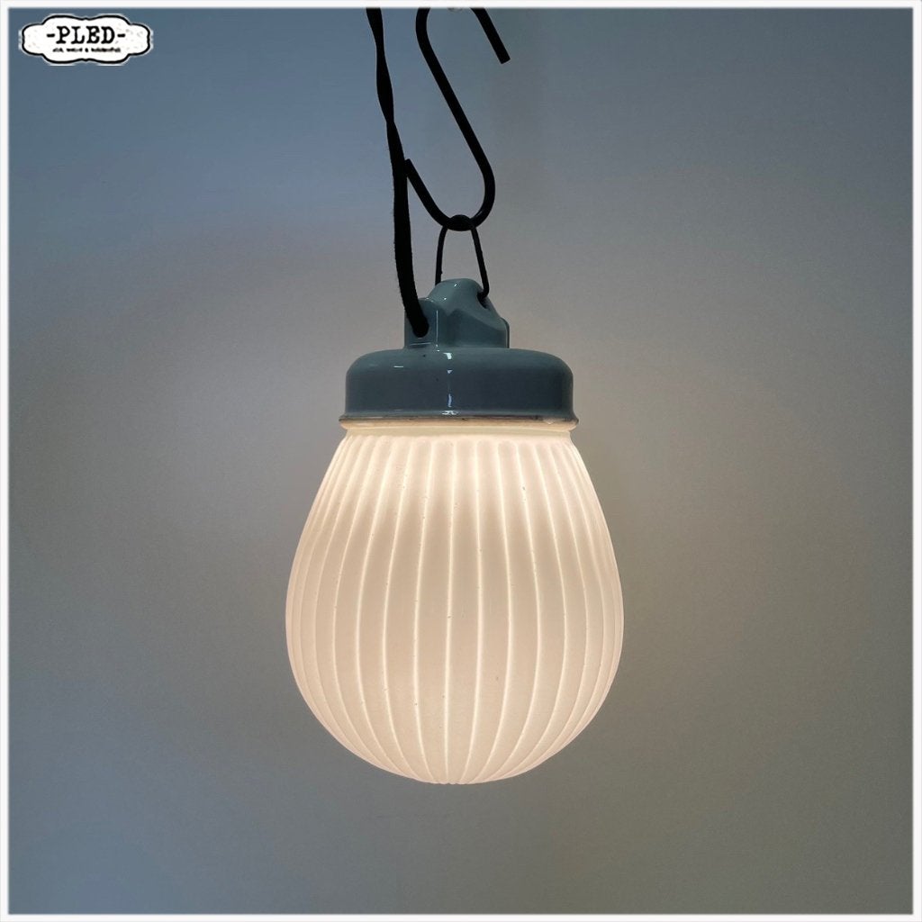 Mooie oude opaline hanglamp met porseleinen fitting houder, Gebruikt, Ophalen of Verzenden, Glas, Nb