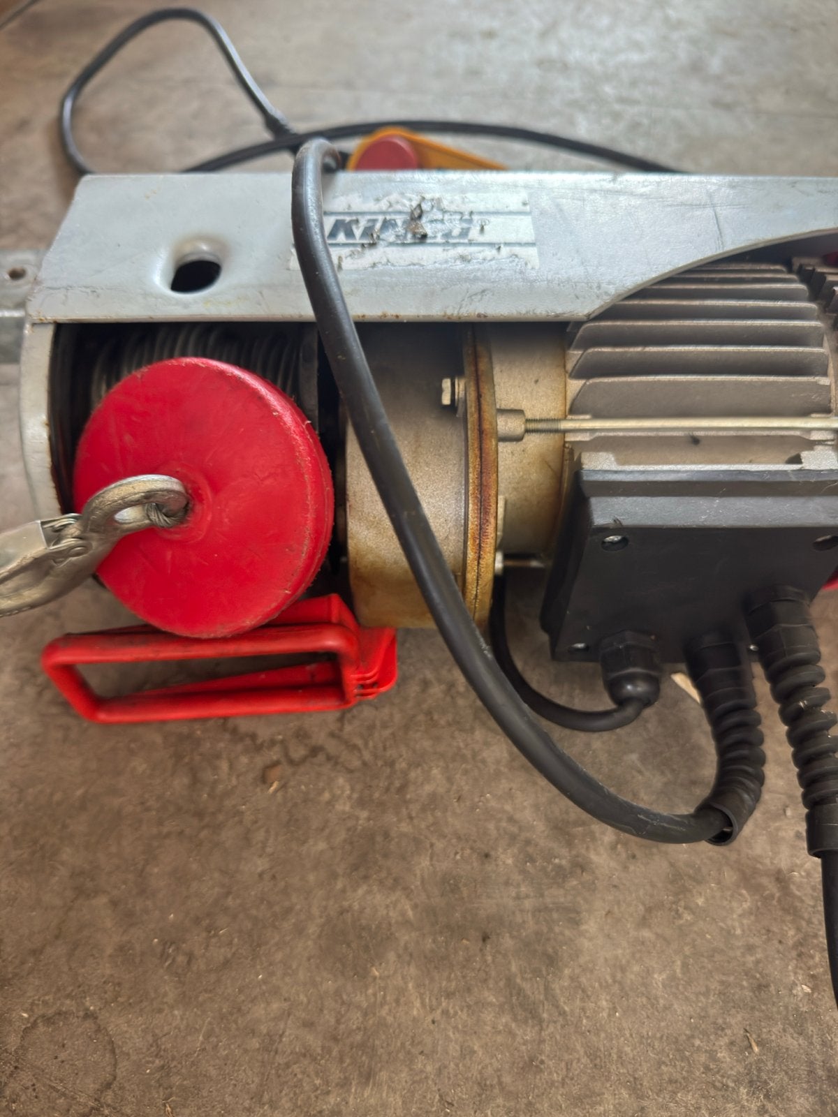 Kinzo elekt. lier 500w. 220v. Tot 250 kg. Geen Chinese troep, Ophalen of Verzenden, Gebruikt
