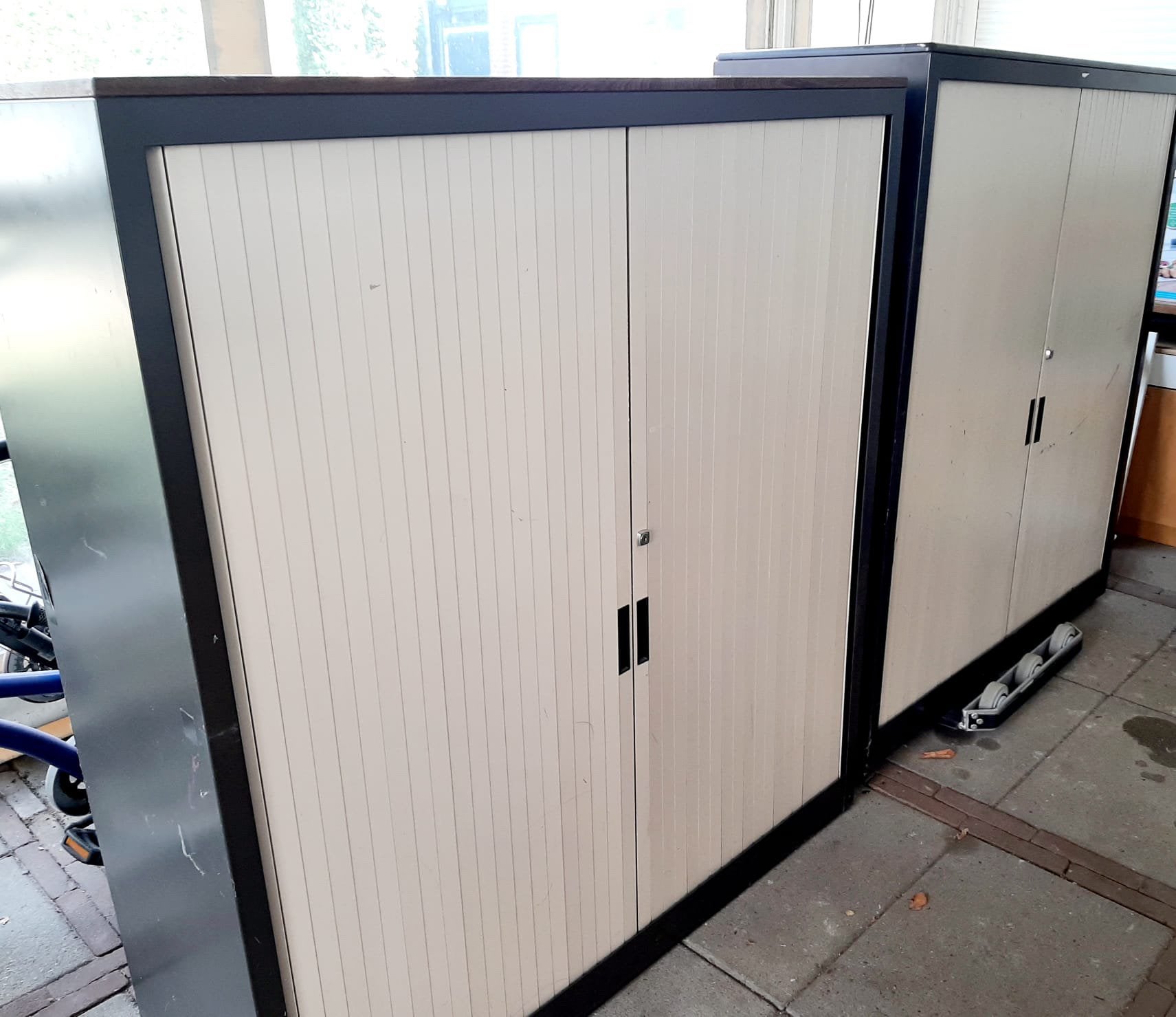 Roldeurkast 138 cm hoog, Huis en Inrichting, Ophalen, Zo goed als nieuw, 25 tot 50 cm, 100 tot 150 cm