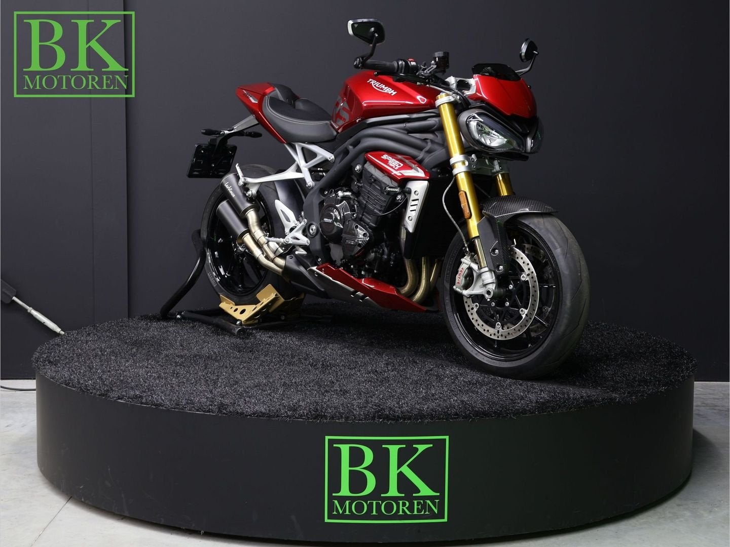 TRIUMPH SPEED TRIPLE 1200 RS | Carnival Red | Leovince, 1160 cc, Motorrijbewijs A, Bedrijf, Meer dan 35 kW