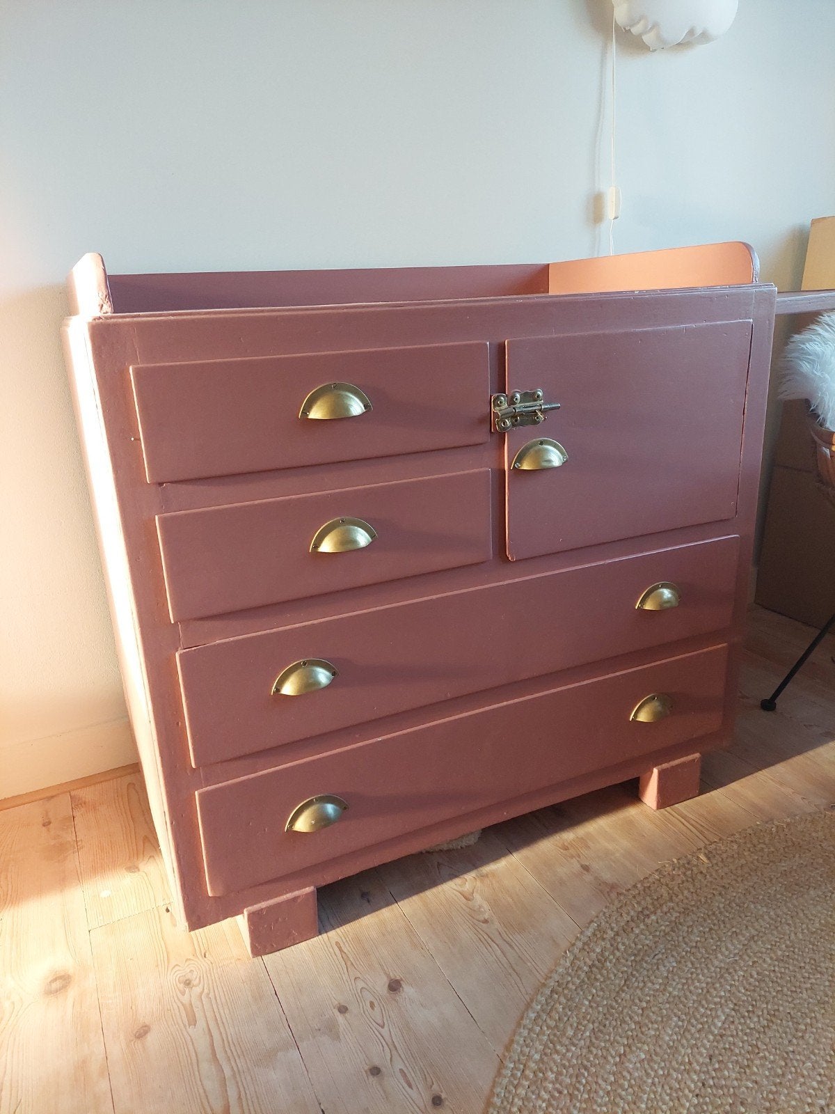 Vintage roze commode met lades en opstaande rand, Minder dan 90 cm, Gebruikt, 50 tot 70 cm, Ophalen of Verzenden