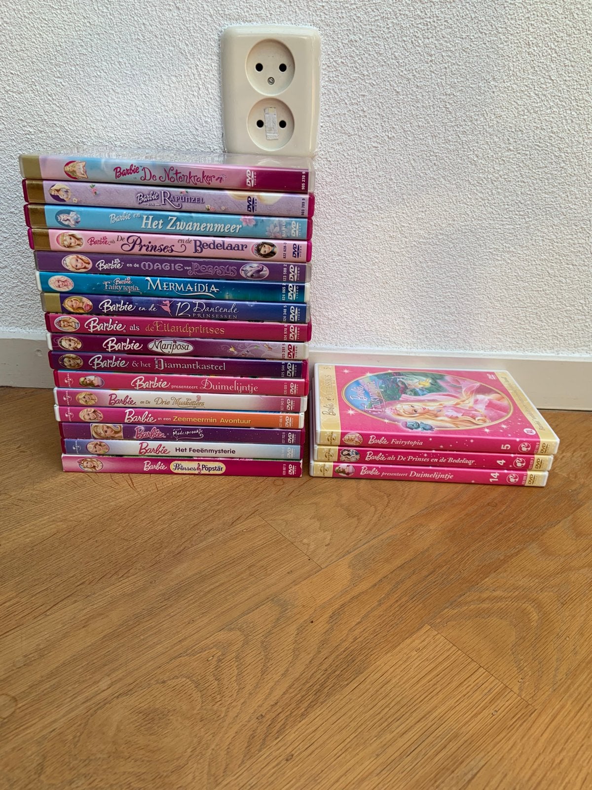 Barbie DVD’S 19 stuks, Alle leeftijden, Poppen, Ophalen of Verzenden, Zo goed als nieuw