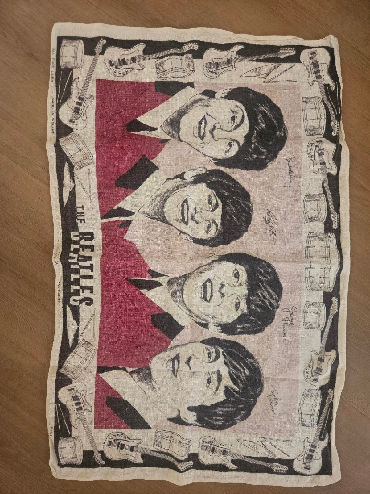 Beatles op  theedoek, Ophalen of Verzenden, Gebruikt, Wit