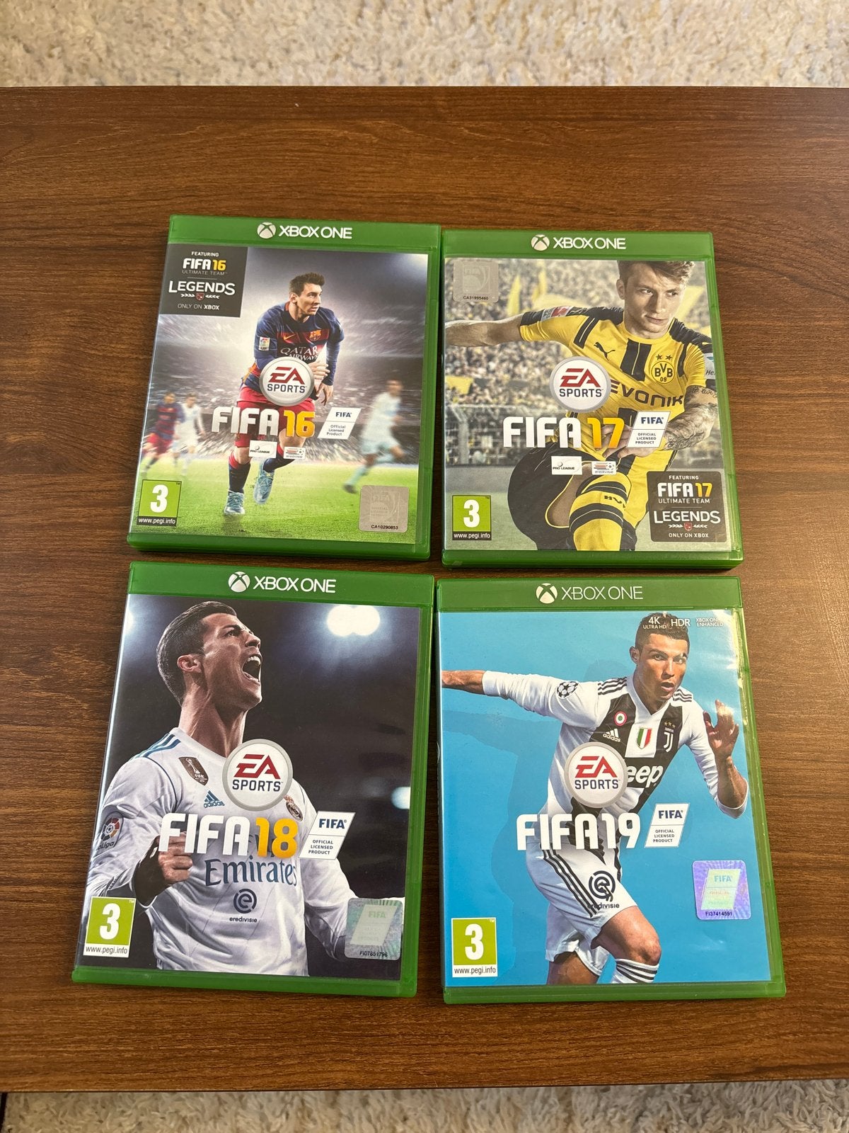 4 FIFA games voor Xbox One: FIFA 16, 17, 18, 19, Ophalen, Gebruikt, Eén computer, Sport