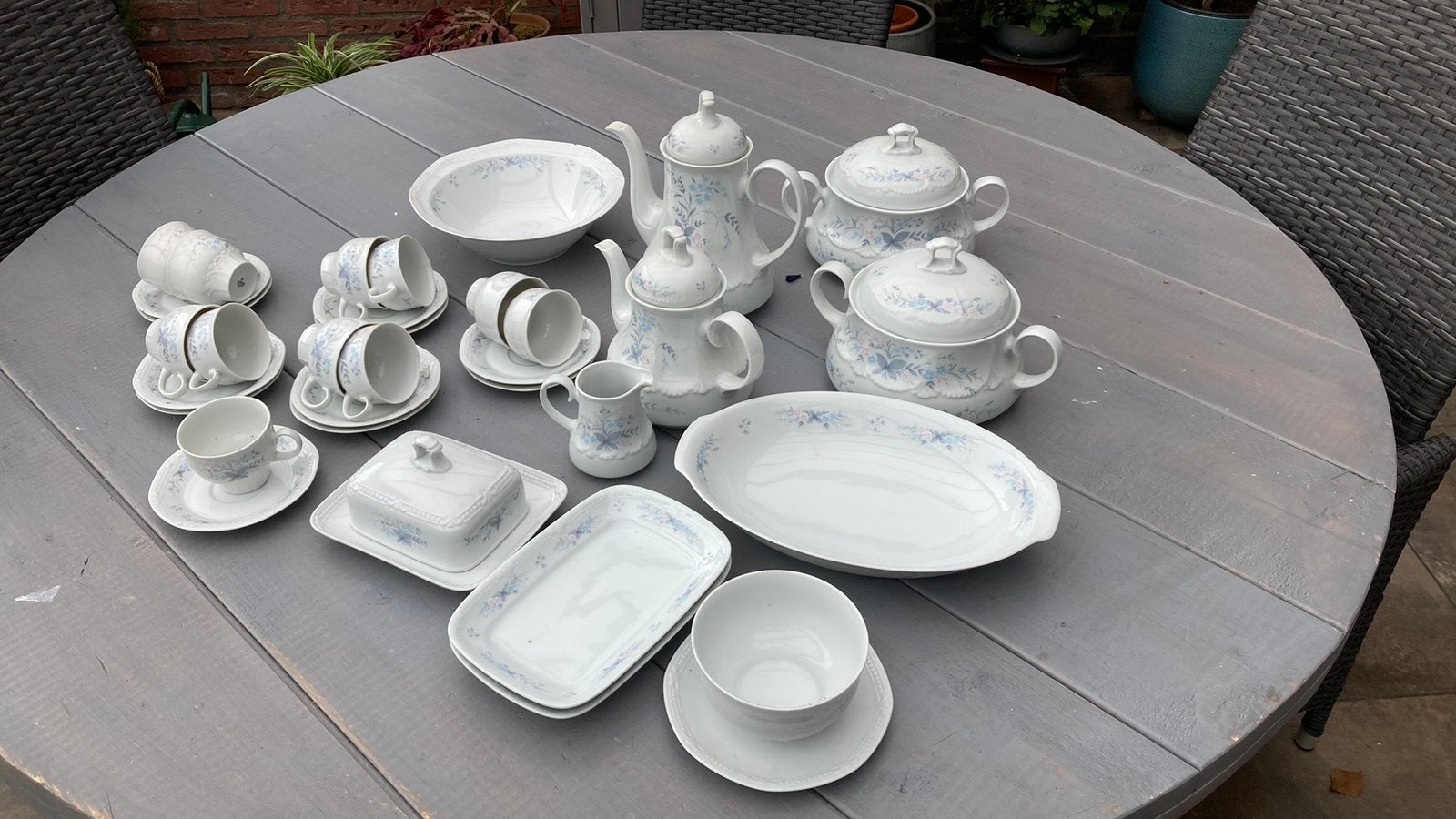 Goed servies., Ophalen