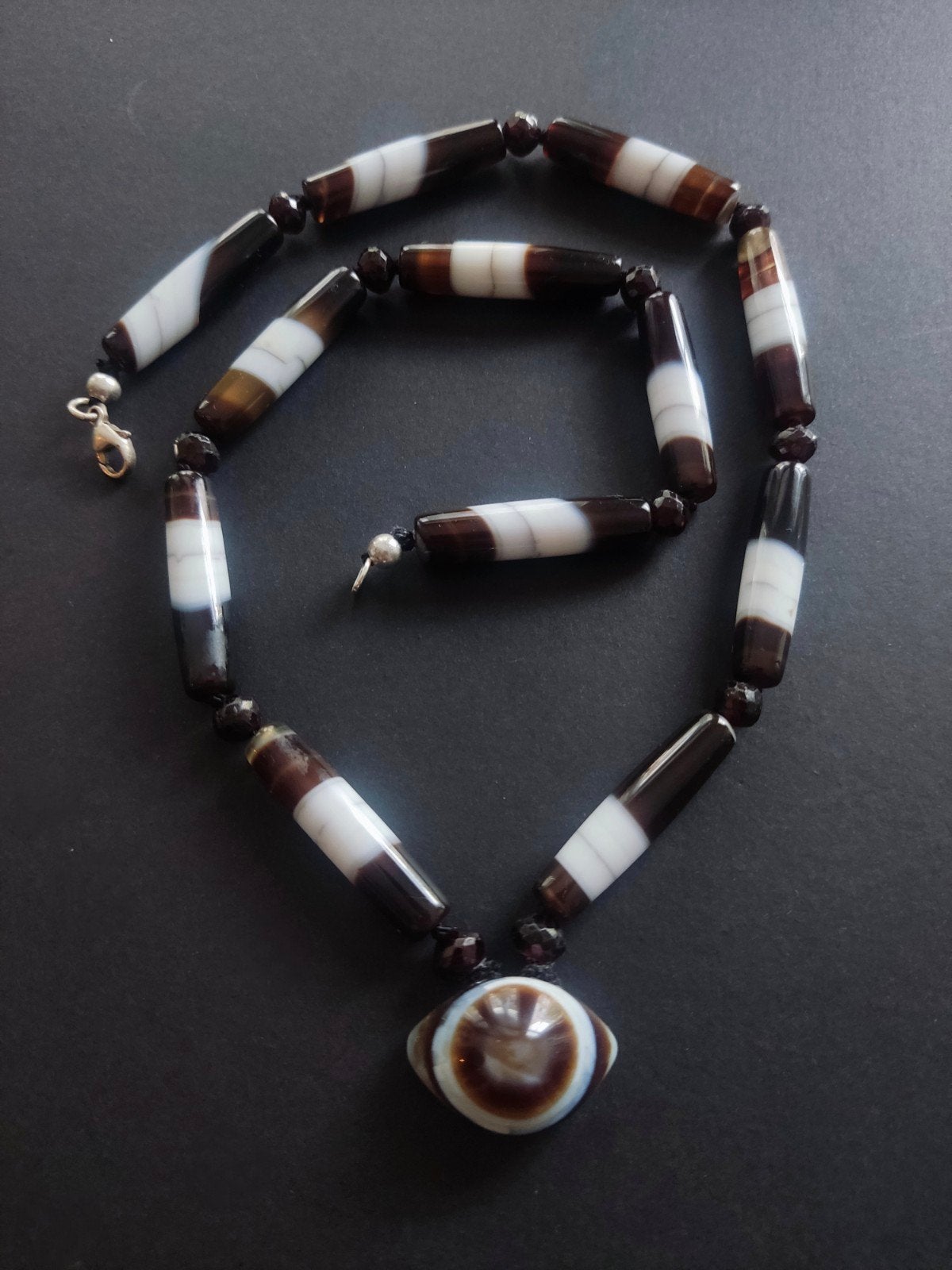 Een ketting met streepagaat, oogagaat en antieke geslepen g, Verzenden, Zilver