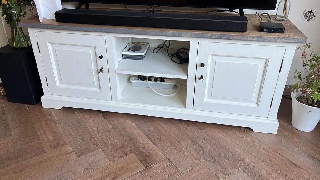 Mooi tv-meubel, 145x45x55cm, in goede staat, Huis en Inrichting, Kasten | Televisiemeubels, Ophalen, Gebruikt, 100 tot 150 cm
