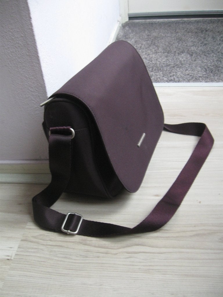KIPLING paarse aubergine kl schoudertas goede staat, Ophalen of Verzenden, Zo goed als nieuw, Paars, Schoudertasje
