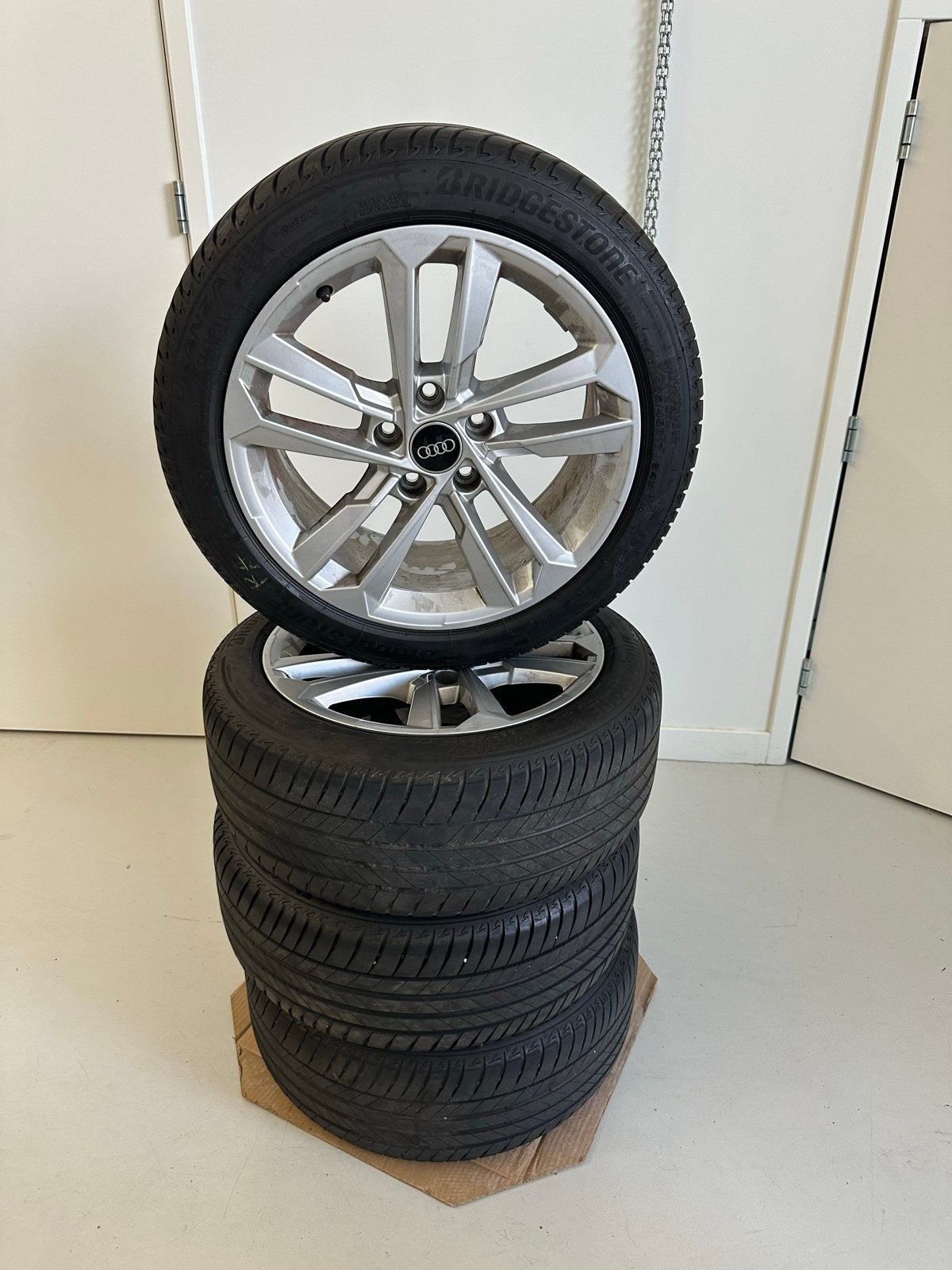 Audi velgen met Bridgestone zomerbanden 225/45/17, Gebruikt, Banden en Velgen, 17 inch, Ophalen of Verzenden