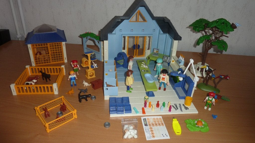 playmobil dierenkliniek operatiekamer en meeneem kliniek, Ophalen of Verzenden