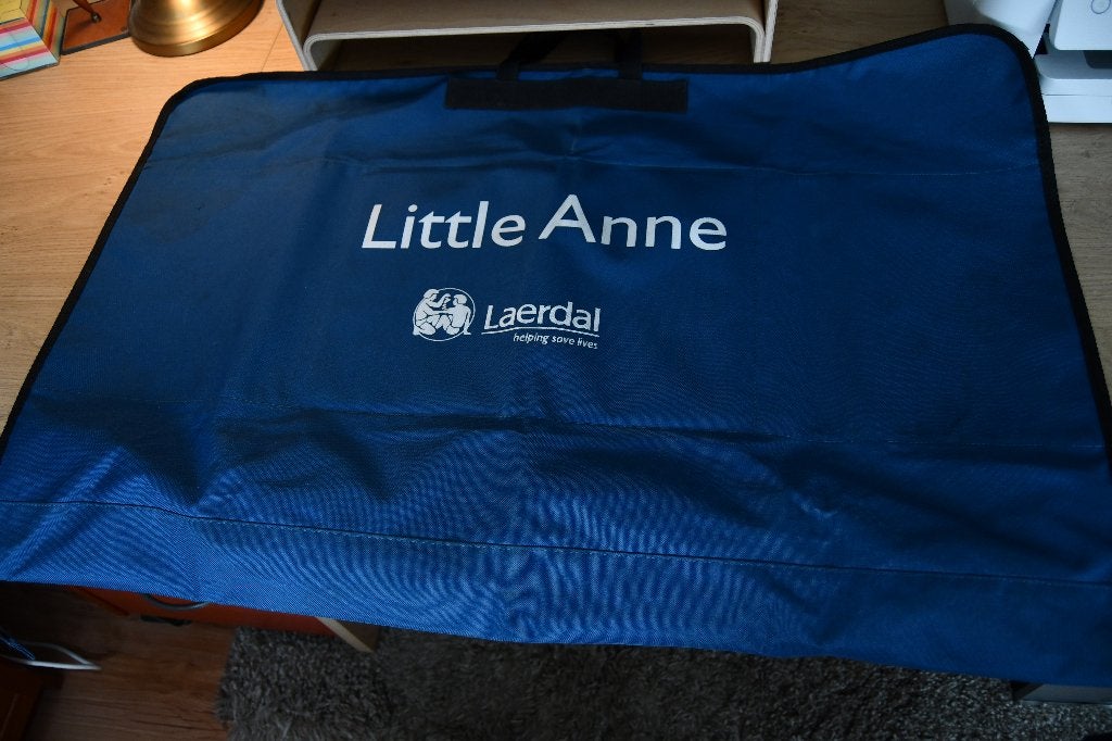 Laerdal draagtas (QCPR) Little Anne, Ophalen of Verzenden, Zo goed als nieuw, Meerdere media, Overige typen