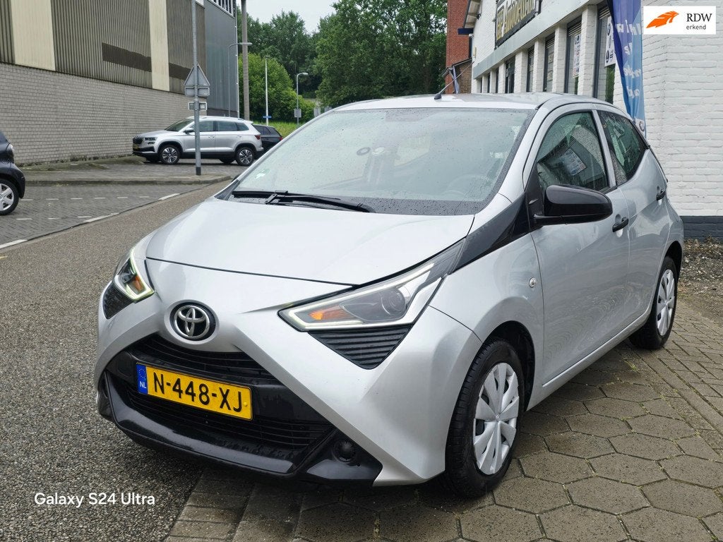Toyota Aygo 1.0 VVT-i x-fun*2e eigenaar*nap*apk*airco*rijd p, Voorwielaandrijving, Gebruikt, Euro 6, 4 stoelen