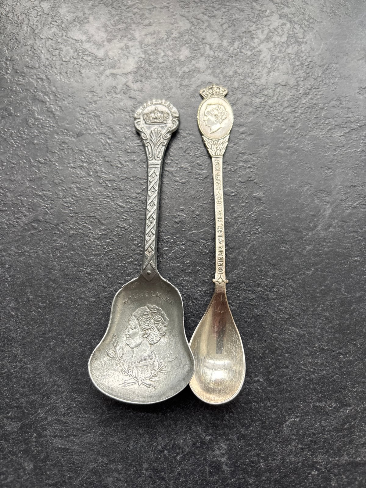 Set van 2 Wilhelmina herdenkingslepels, aluminium, Ophalen of Verzenden