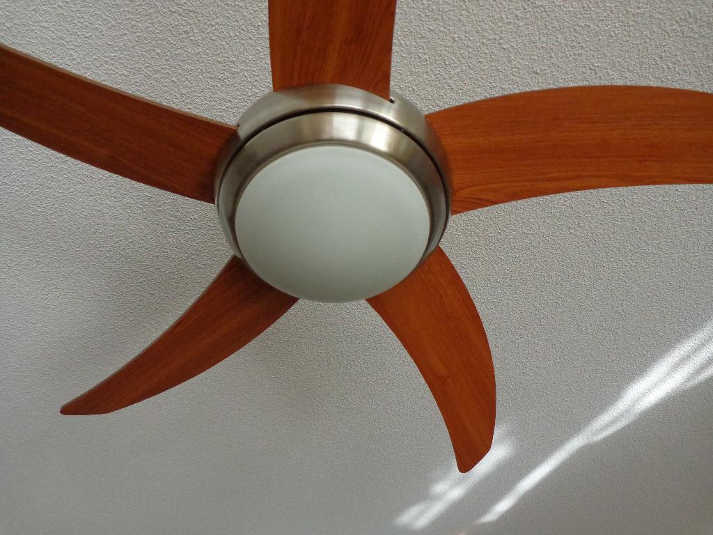 VENTILATOR ZO GOED ALS NIEUW & WEINIG GEBRUIK., Ophalen of Verzenden, Zo goed als nieuw, Plafondventilator