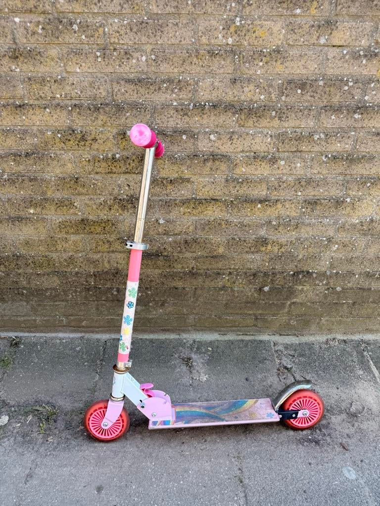 GRATIS Roze kinderstep met regenboog design, Fietsen en Brommers, Steps, Ophalen, Gebruikt, Gewone step