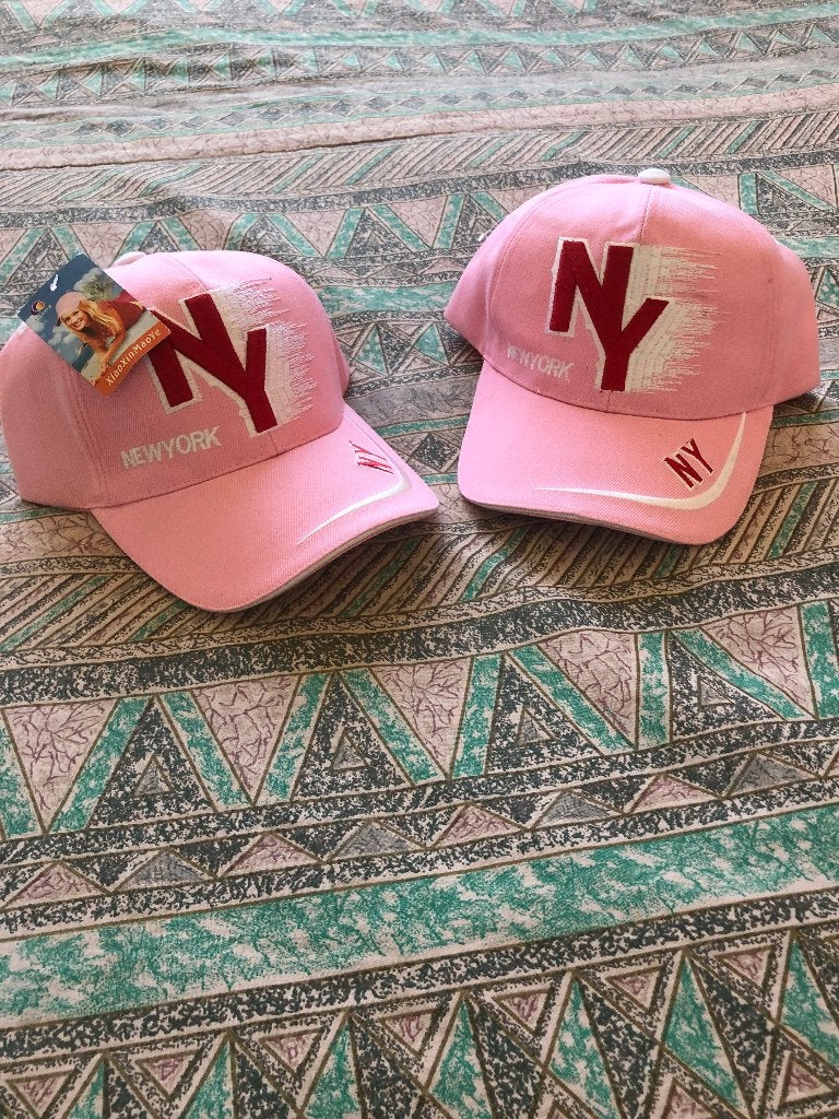 2 stuks nieuwe leuke petten voor dames en meisjes, Ophalen of Verzenden, Nieuw, One size fits all, Pet
