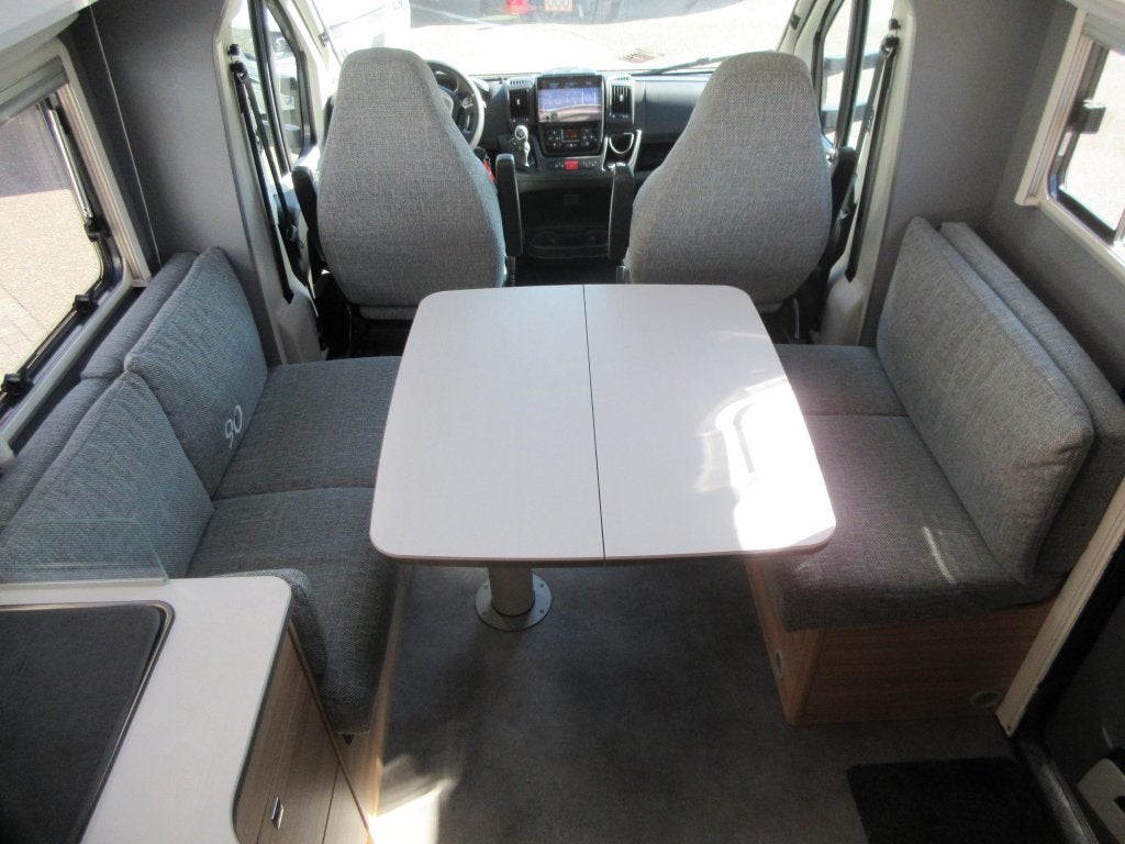 Dethleffs Just 90 7052 EBL ZGAN, NAP, FACE TO FACE, Caravans en Kamperen, Douche, Dethleffs, 7 tot 8 meter, Cassettetoilet
