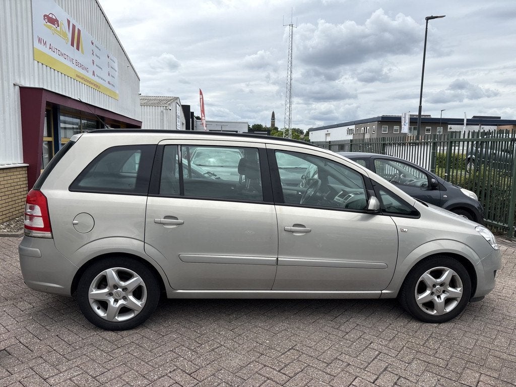 Opel Zafira 1.8 Business AIRCO, Auto's, Opel, Voorwielaandrijving, Stof, Gebruikt, Zwart